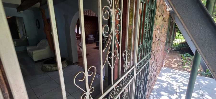 6 Bedroom Property for Sale in Wilkeville North West